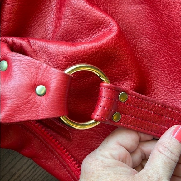 Red leather shoulder bag, soft and great for the holidays😊 - Picture 9 of 9